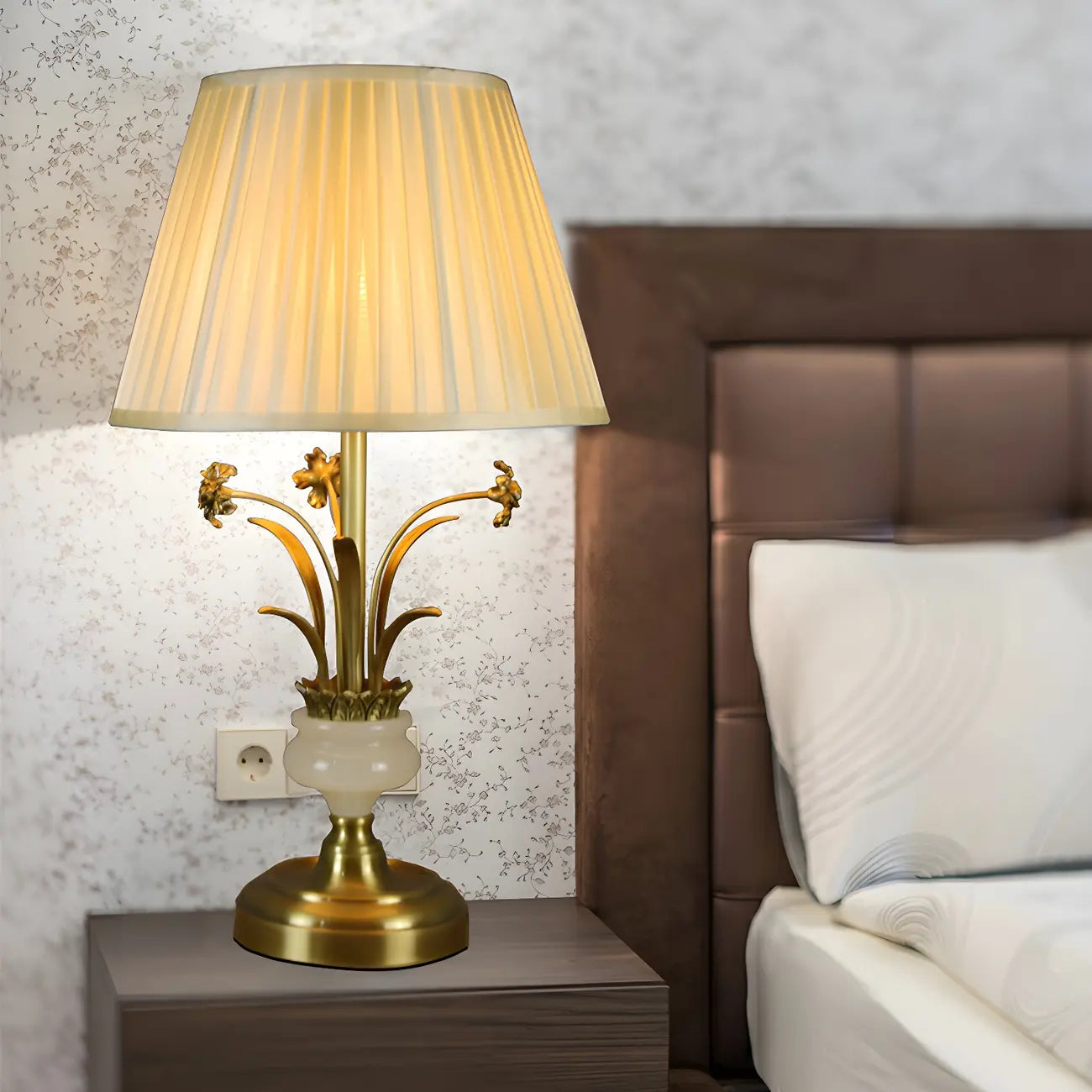 Lampe de table géométrique dorée classique à brancher pour chambre