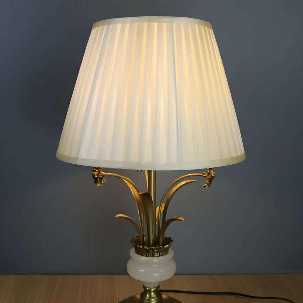 Lampe de table géométrique dorée classique à brancher pour chambre