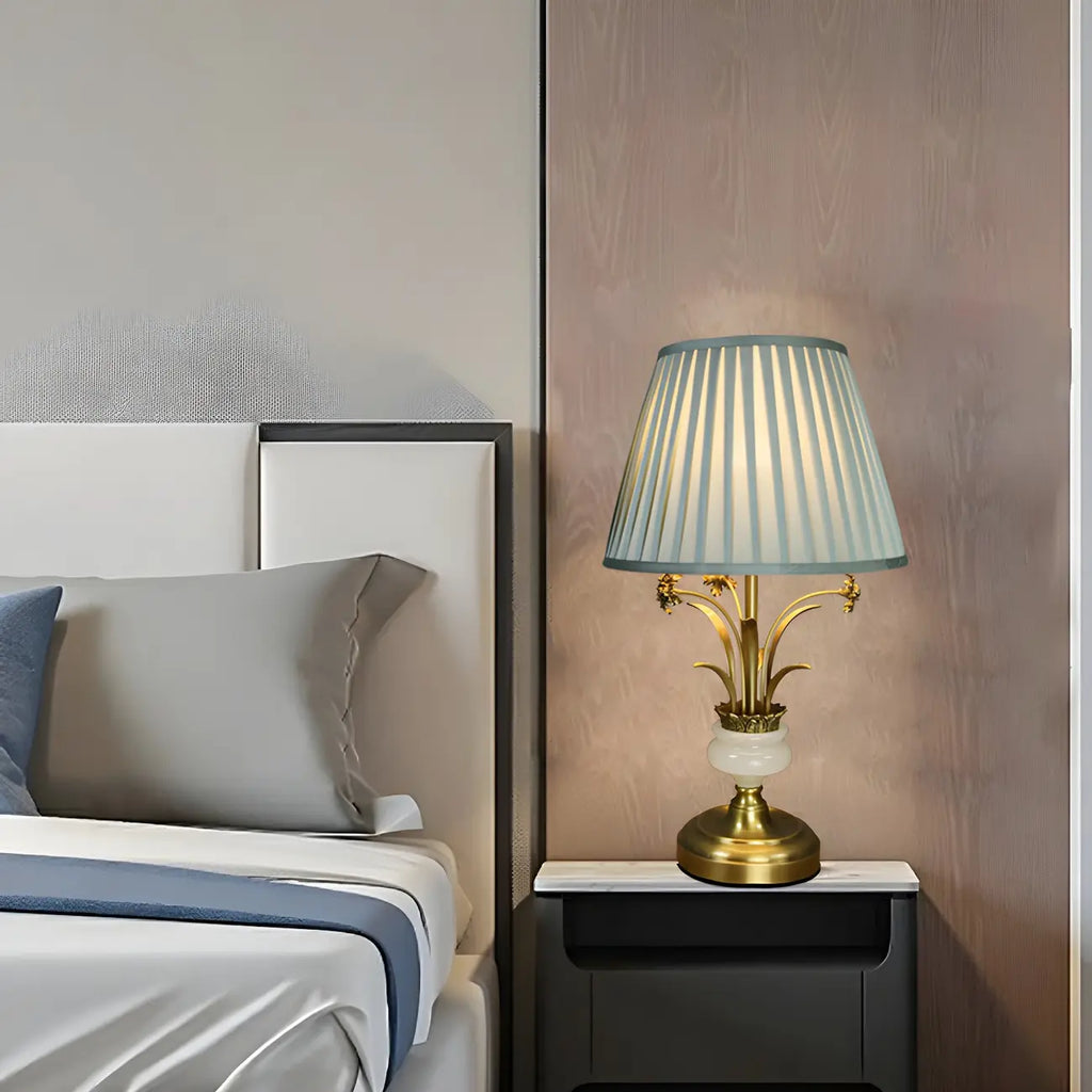 Lampe de table géométrique dorée classique à brancher pour chambre
