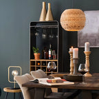 Vitrine industrielle en bois brun avec rangement pour vin