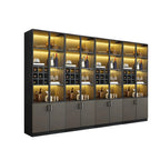 Grande vitrine à vin avec portes vitrées et bois noir