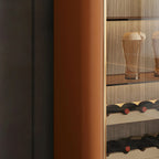 Vitrine à vin élégante en bois orange avec porte vitrée