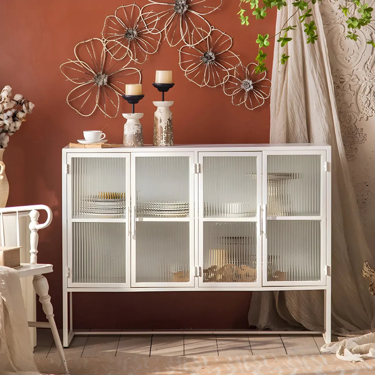 Vitrine contemporaine en métal et porte en verre blanc