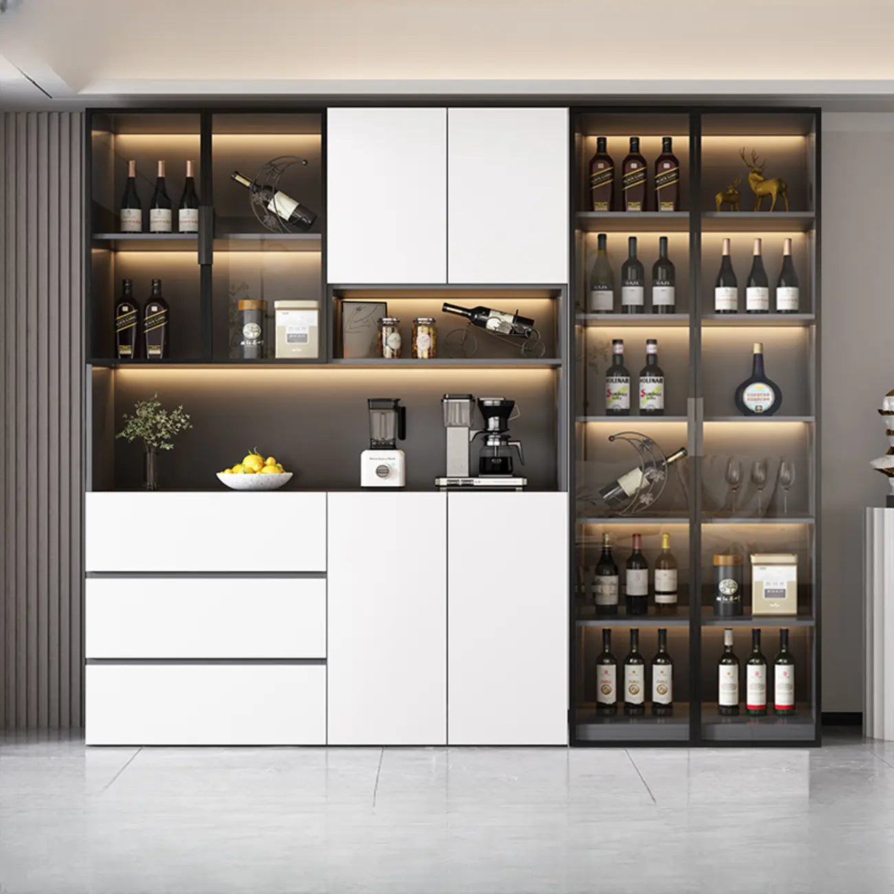 Cave à vin à plusieurs niveaux avec porte vitrée, plancher en bois et éclairage intégré