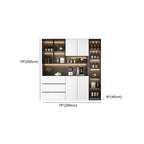 Cave à vin à plusieurs niveaux avec porte vitrée, plancher en bois et éclairage intégré