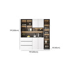 Cave à vin à plusieurs niveaux avec porte vitrée, plancher en bois et éclairage intégré