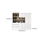 Cave à vin à plusieurs niveaux avec porte vitrée, plancher en bois et éclairage intégré