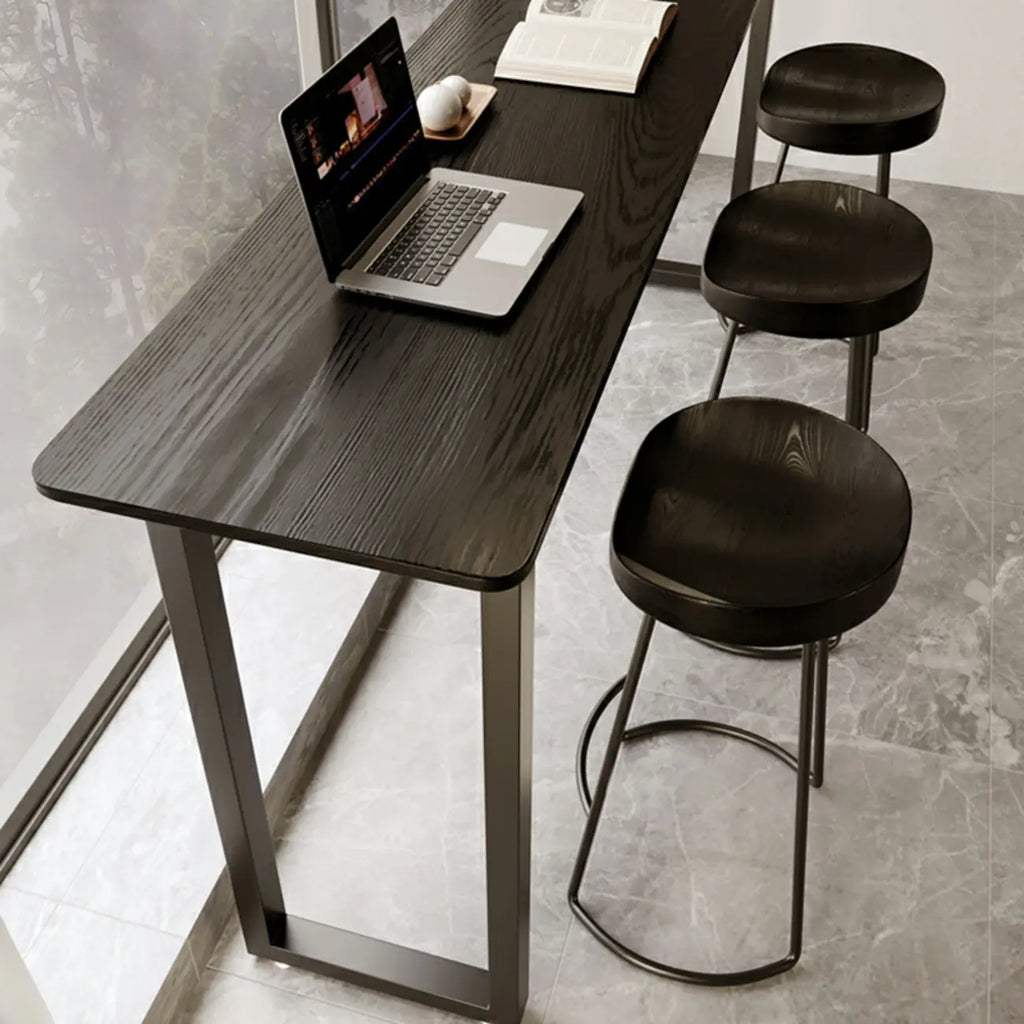 Élégante table de bar longue noire pour la maison et les cafés