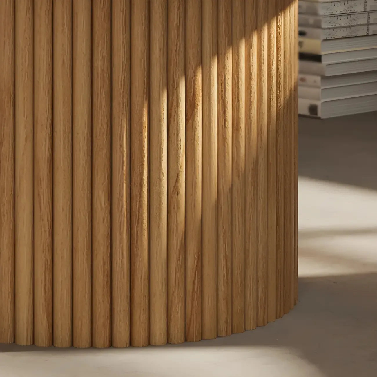 Table d'appoint ronde minimaliste en bois naturel pour le salon