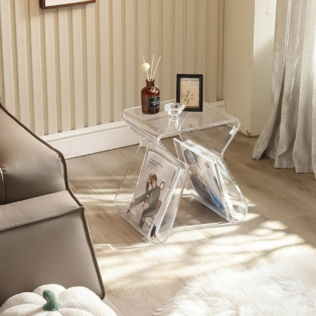 Table d'appoint en acrylique gris avec porte-revues pour salon