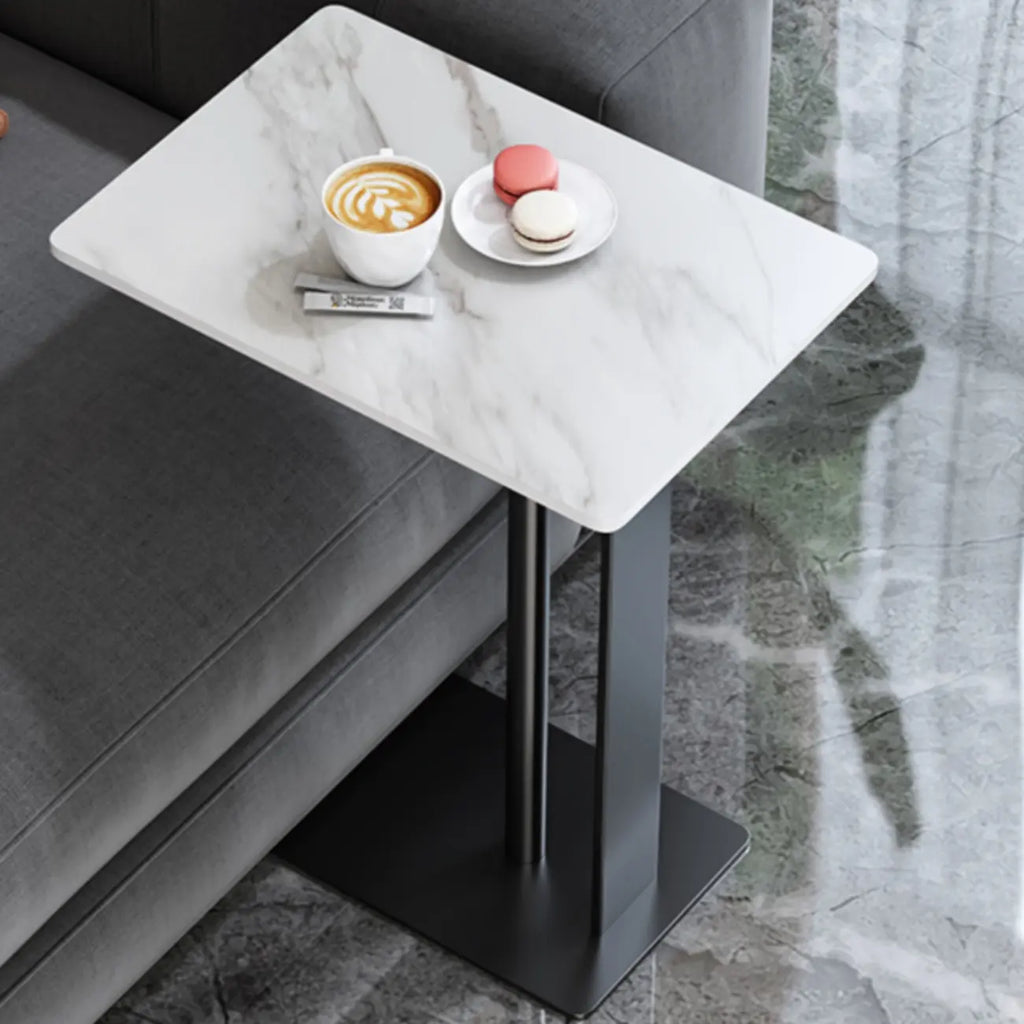 Table d'appoint minimaliste en forme de C en pierre frittée blanche pour canapé