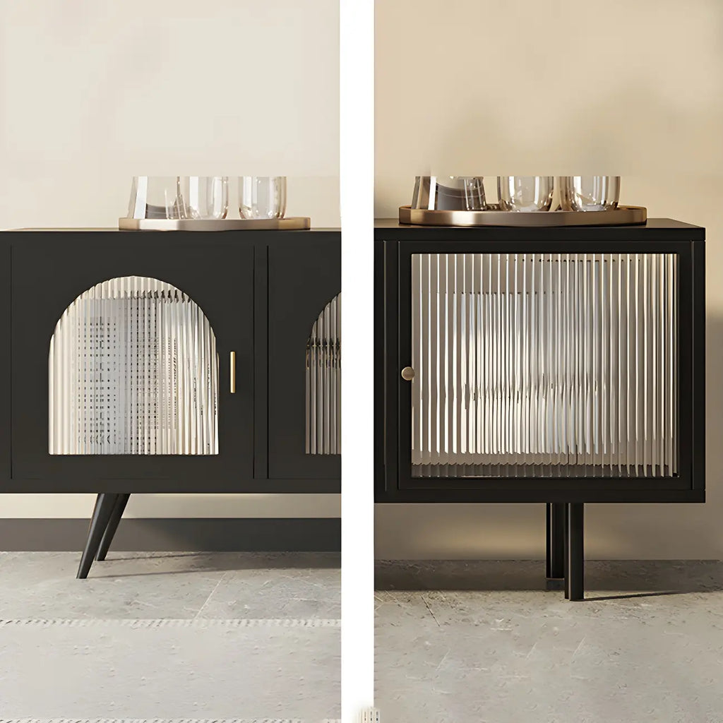 Meuble TV industriel avec porte en verre noir et étagère en métal