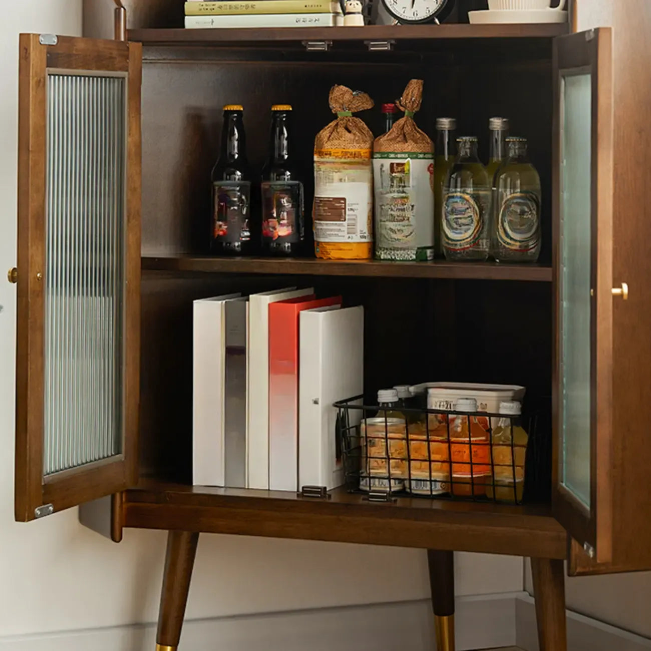 Mobiletto da cucina retrò a 3 gambe in legno per l'arredamento del soggiorno