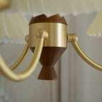 Lustre vintage en bois avec abat-jour plissé beige