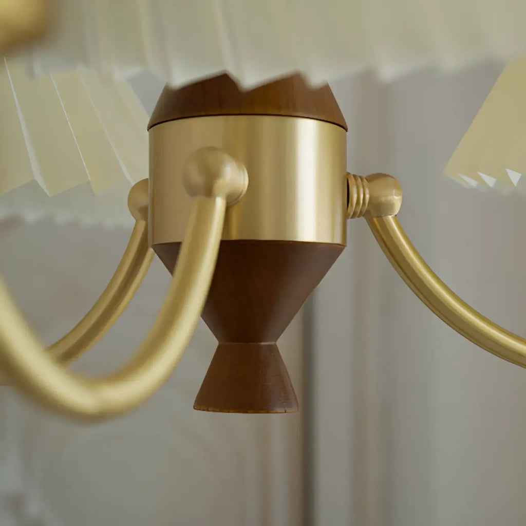 Lustre vintage en bois avec abat-jour plissé beige