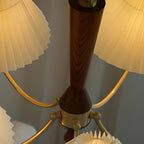 Lustre vintage en bois avec abat-jour plissé beige