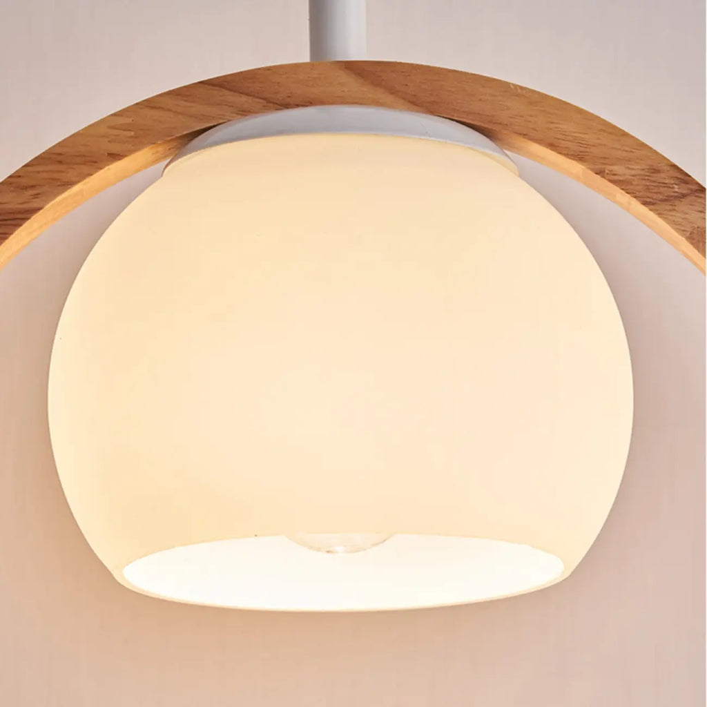 Suspension LED design en forme d'anneau en bois avec abat-jour en verre pour la décoration intérieure