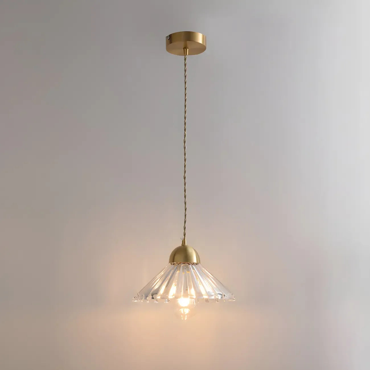 Suspension moderne en verre transparent à motif conique pour salon