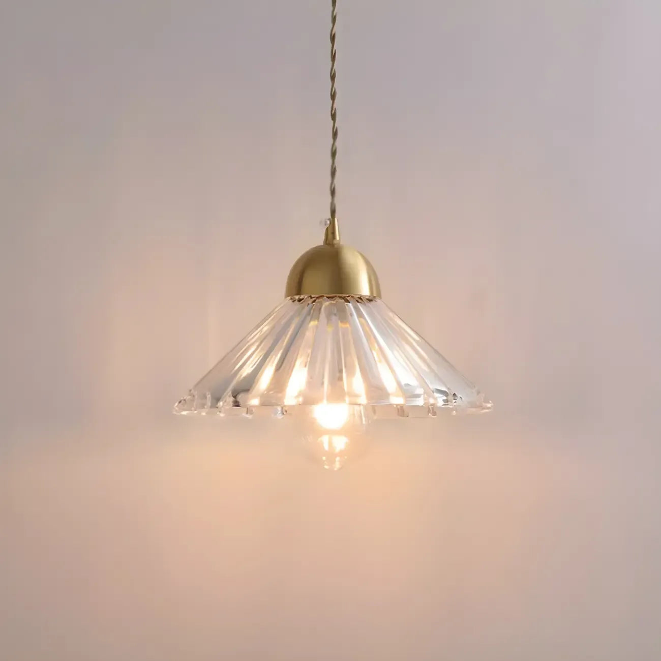 Suspension moderne en verre transparent à motif conique pour salon