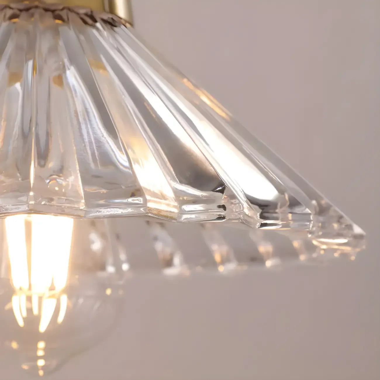 Suspension moderne en verre transparent à motif conique pour salon