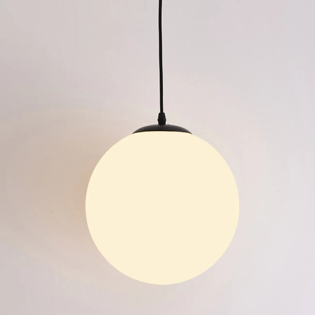 Suspension moderne en verre blanc avec globe