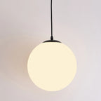 Suspension moderne en verre blanc avec globe