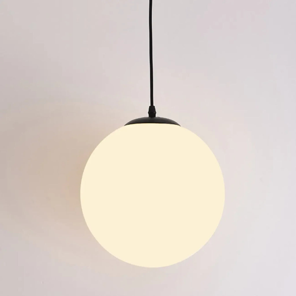 Suspension moderne en verre blanc avec globe