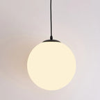 Suspension moderne en verre blanc avec globe