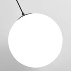Suspension moderne en verre blanc avec globe