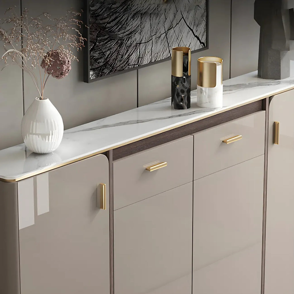 Buffet glamour blanc cassé avec plateau en pierre et placards