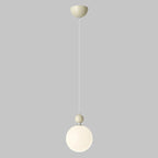 Suspension LED élégante en verre opalin avec détails de perles