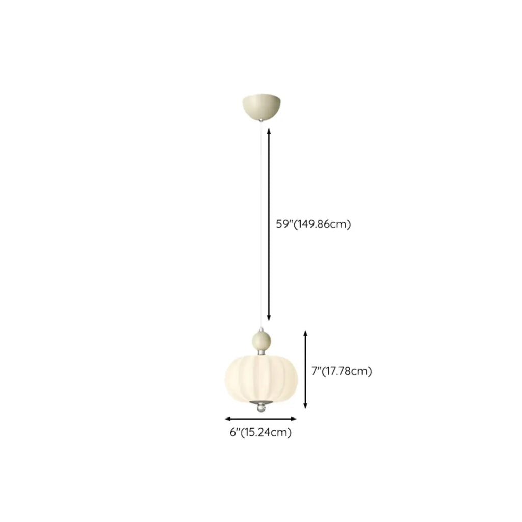 Suspension LED élégante en verre opalin avec détails de perles
