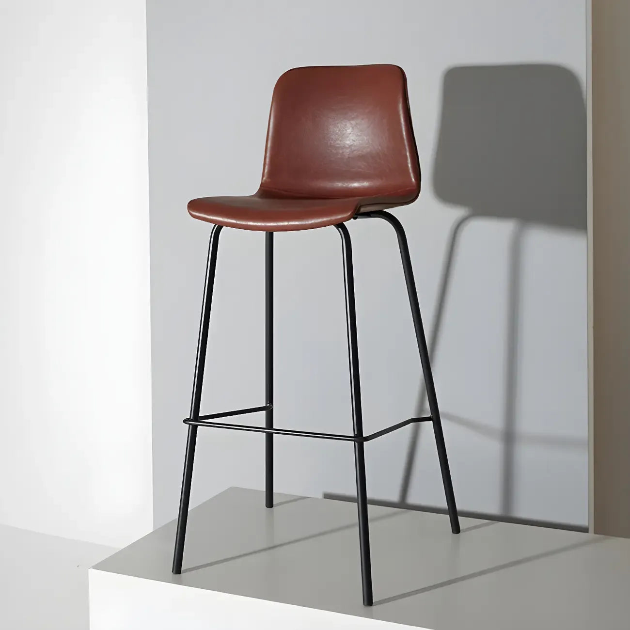 Tabourets de bar en cuir avec dossier et structure en métal marron