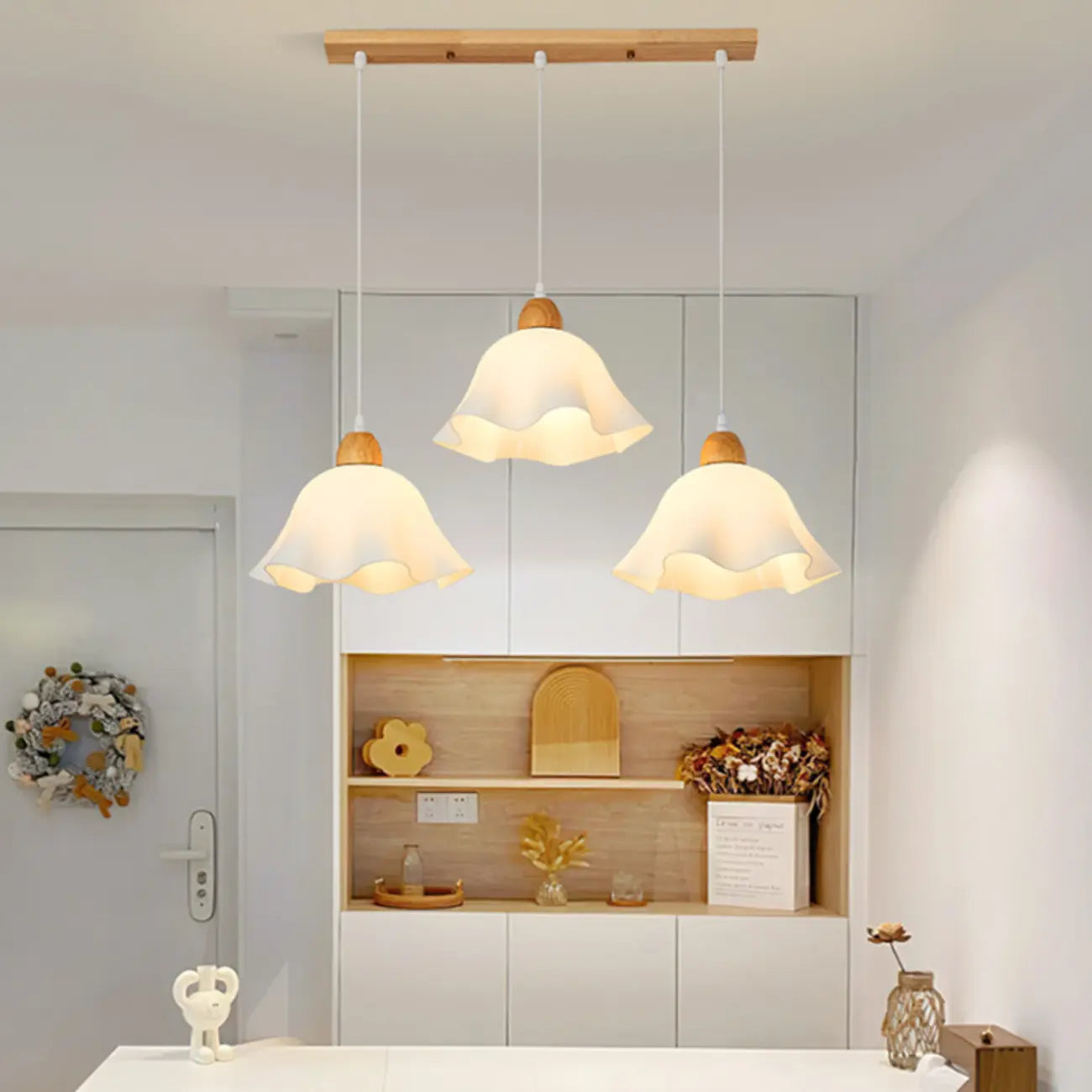 Suspension LED florale en verre opale à 3 lumières pour salle à manger