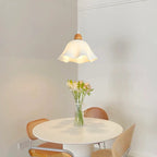 Suspension LED florale en verre opale à 3 lumières pour salle à manger