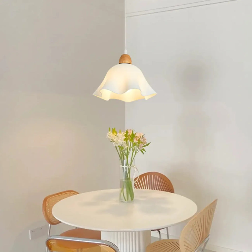 Suspension LED florale en verre opale à 3 lumières pour salle à manger