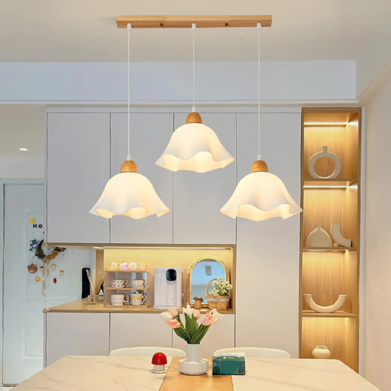Suspension LED florale en verre opale à 3 lumières pour salle à manger