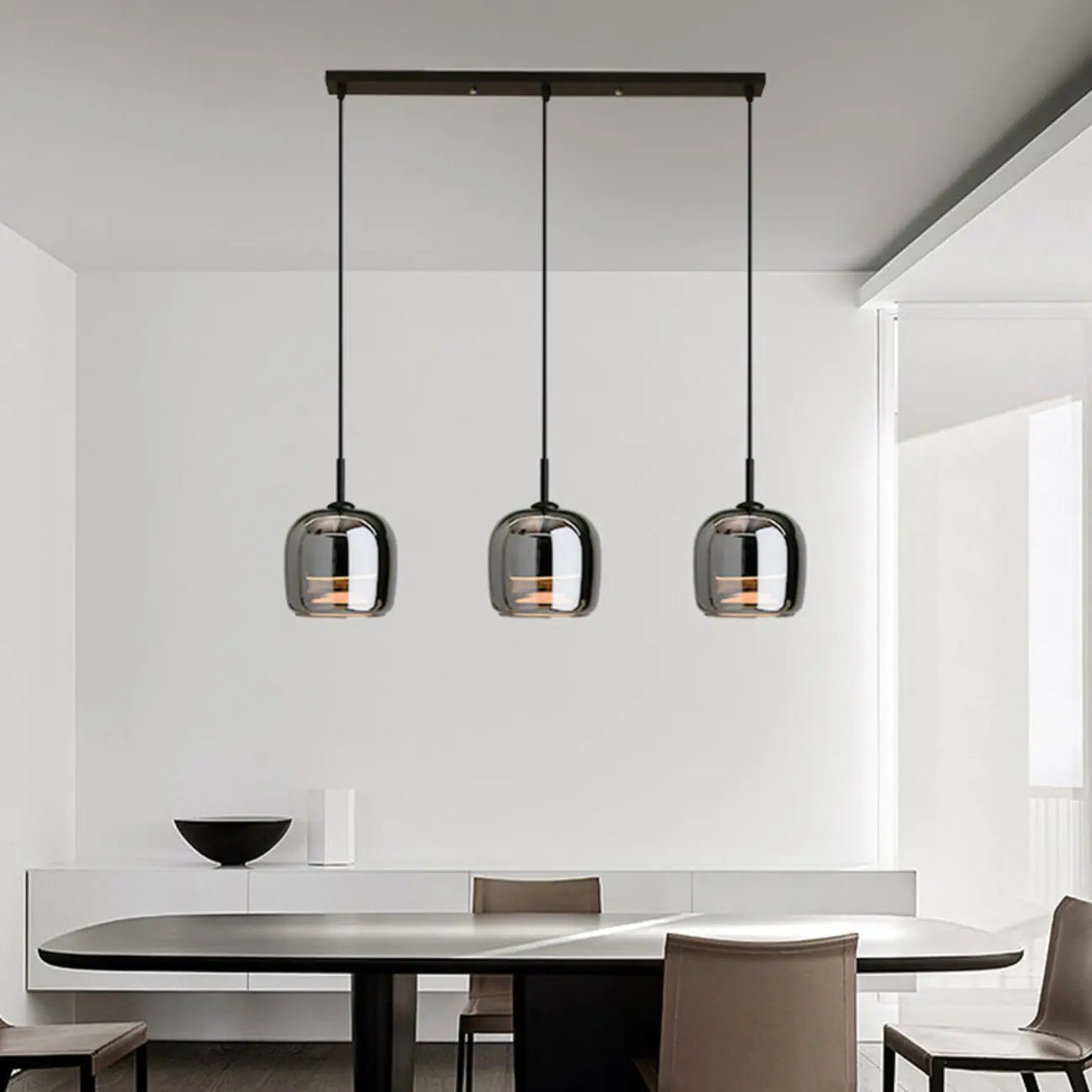 Suspension moderne à 3 lumières en verre noir en forme de bocal