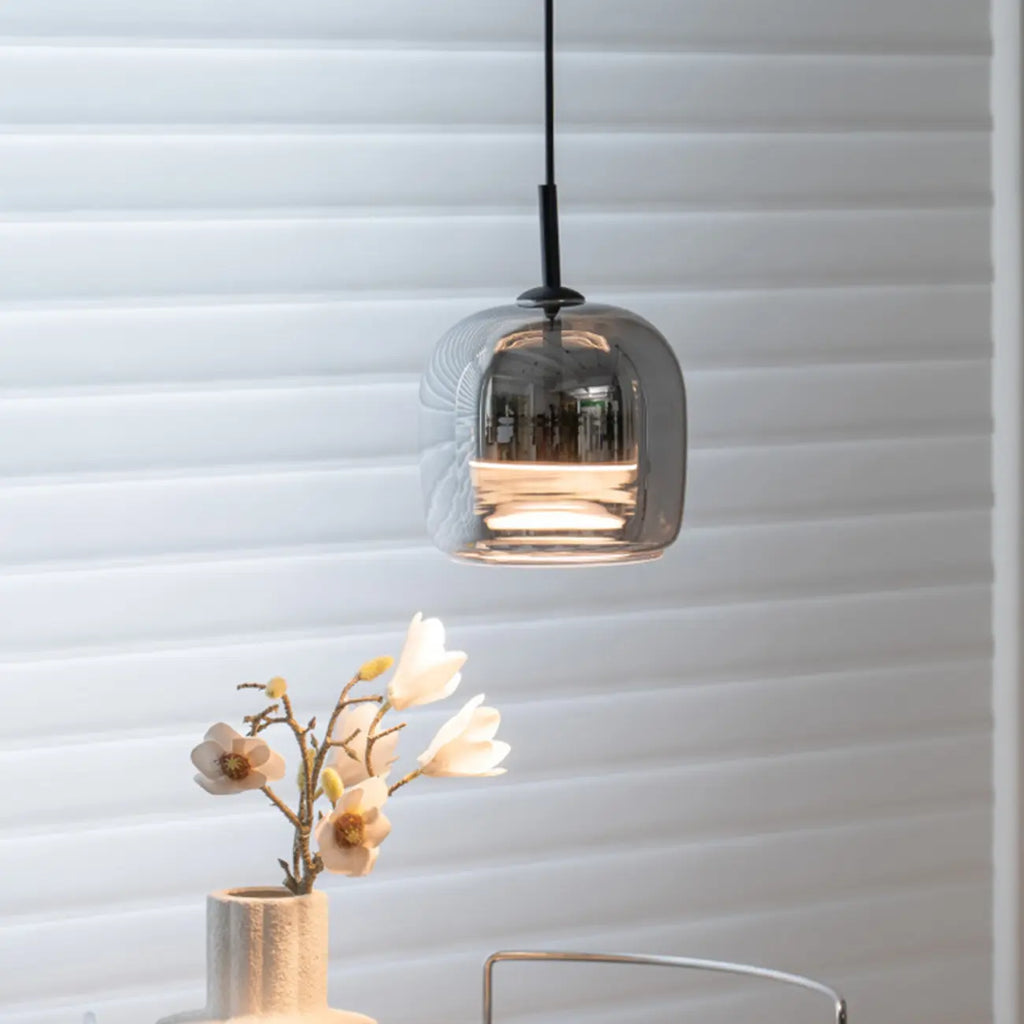 Suspension moderne à 3 lumières en verre noir en forme de bocal