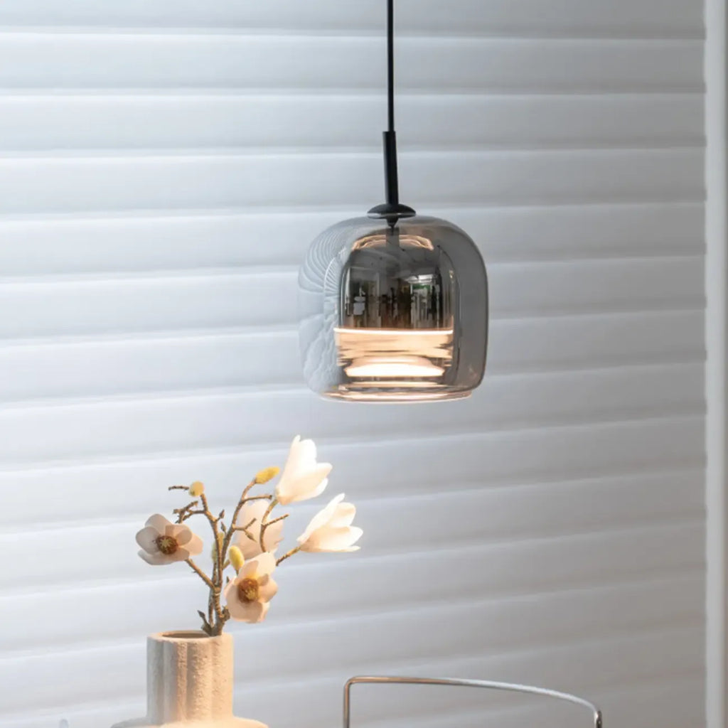 Suspension moderne à 3 lumières en verre noir en forme de bocal