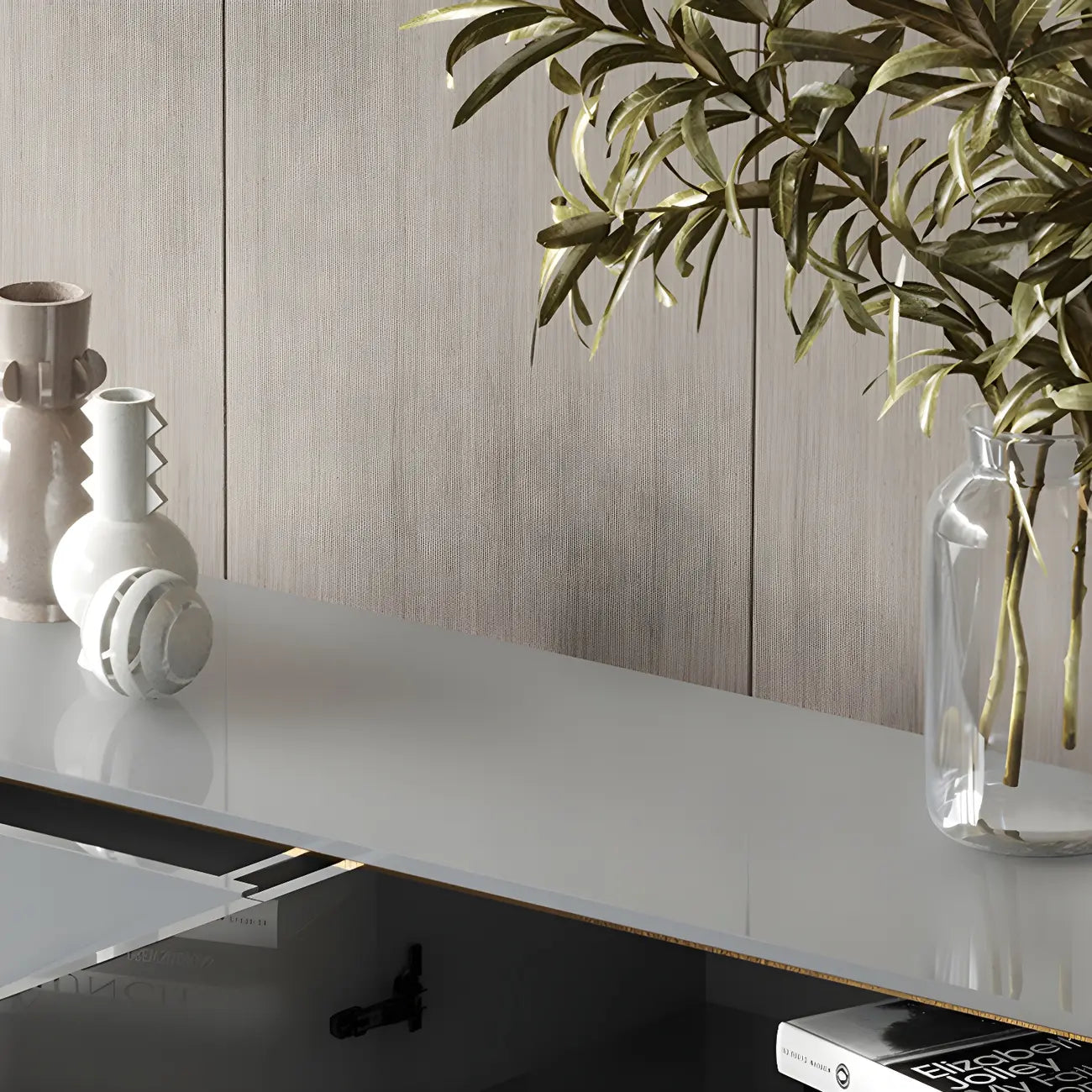 Buffet élégant et raffiné en bois avec tiroirs