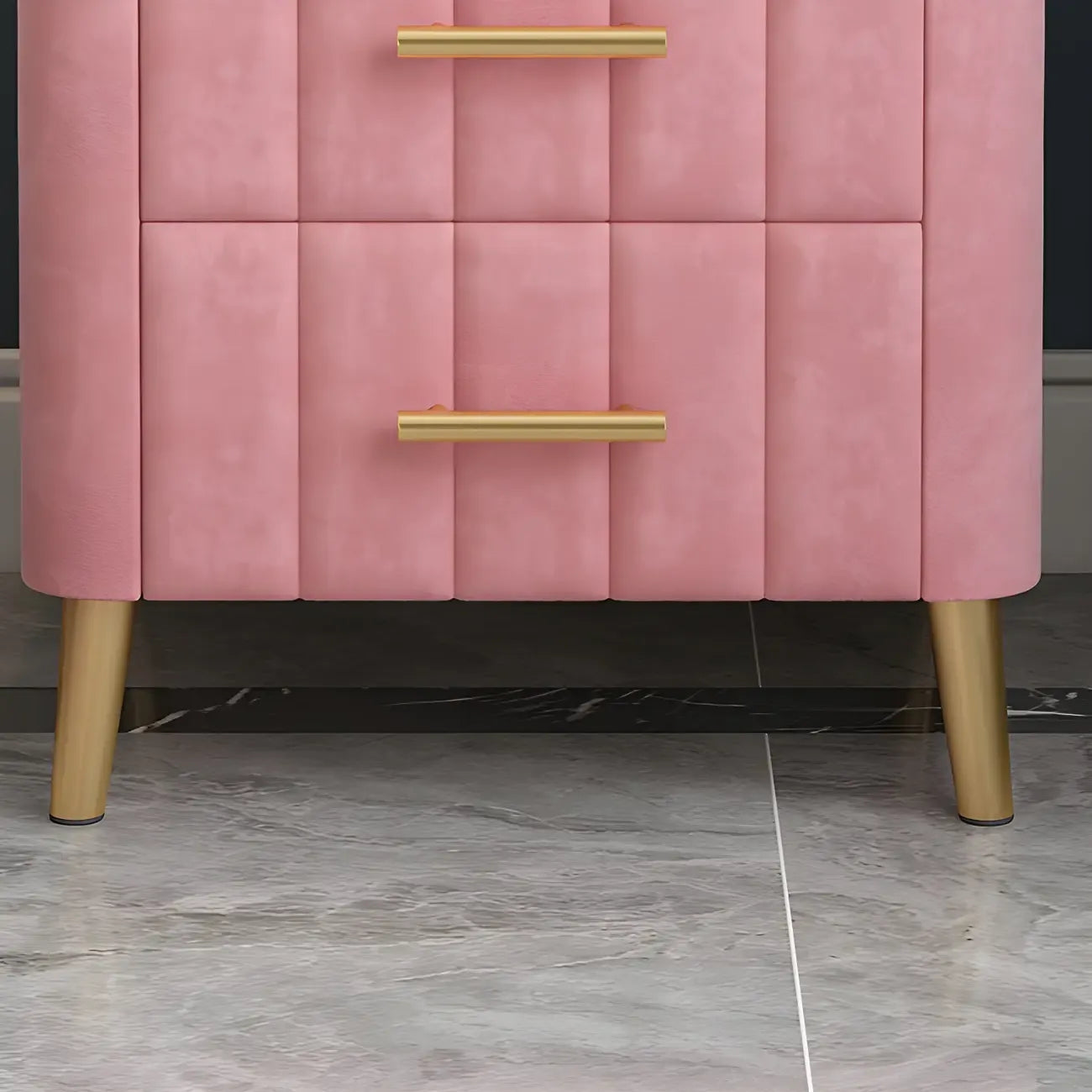 Table de chevet glamour en cuir rose avec plateau en marbre et 3 tiroirs