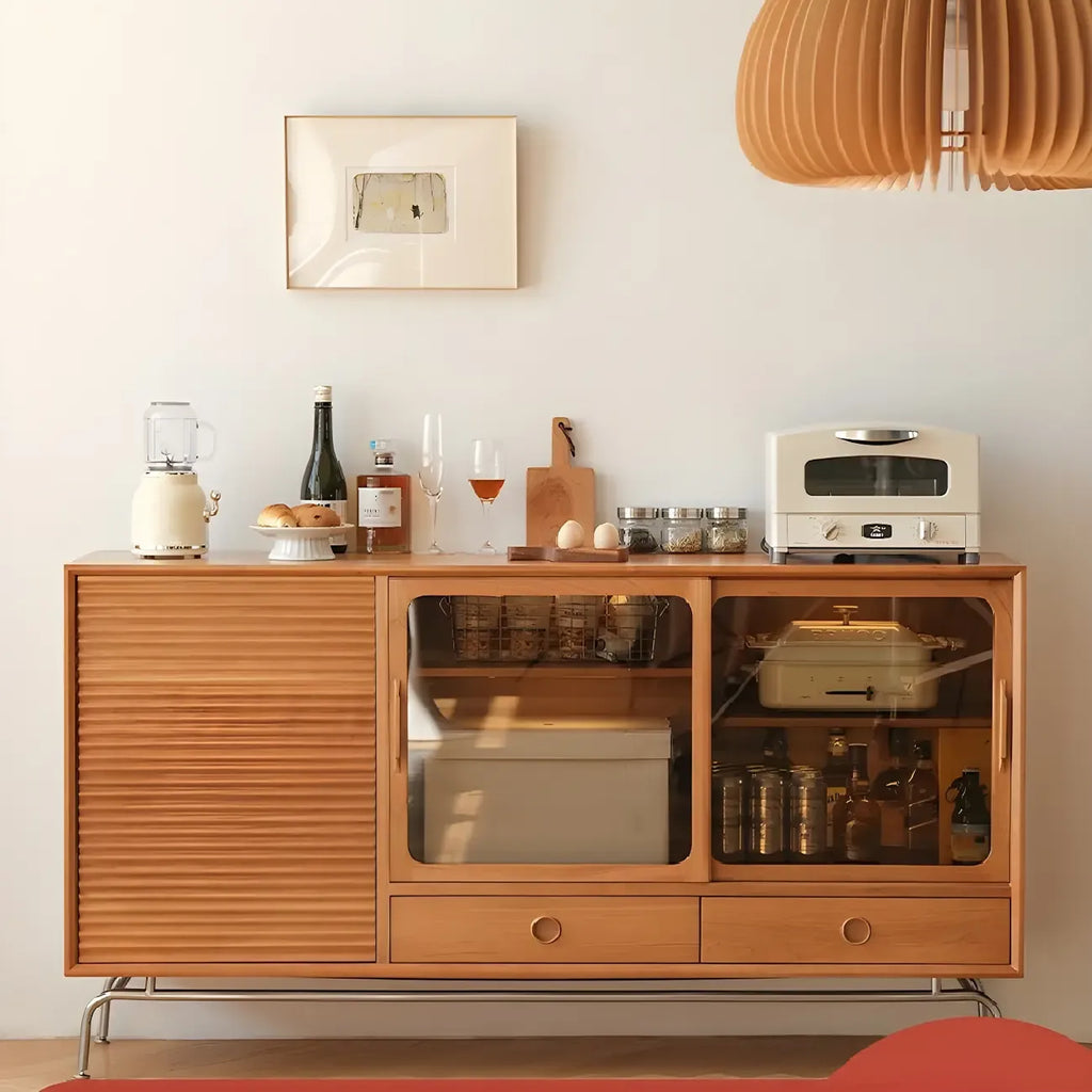 Buffet moderne en pin brun avec portes vitrées