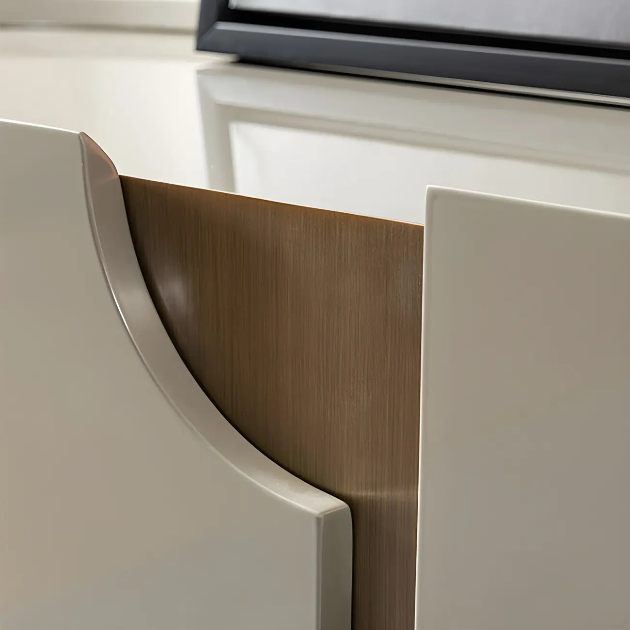Buffet minimaliste en bois gris avec rangements