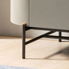 Buffet minimaliste en bois gris avec rangements