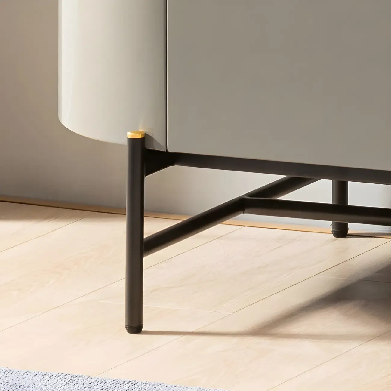 Buffet minimaliste en bois gris avec rangements