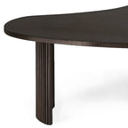 Table basse contemporaine en bois noir de forme unique