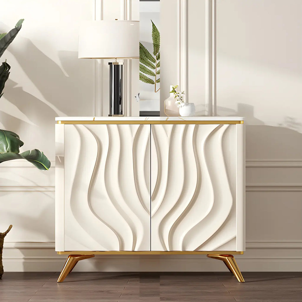 Buffet en bois blanc cassé glamour avec porte sculptée