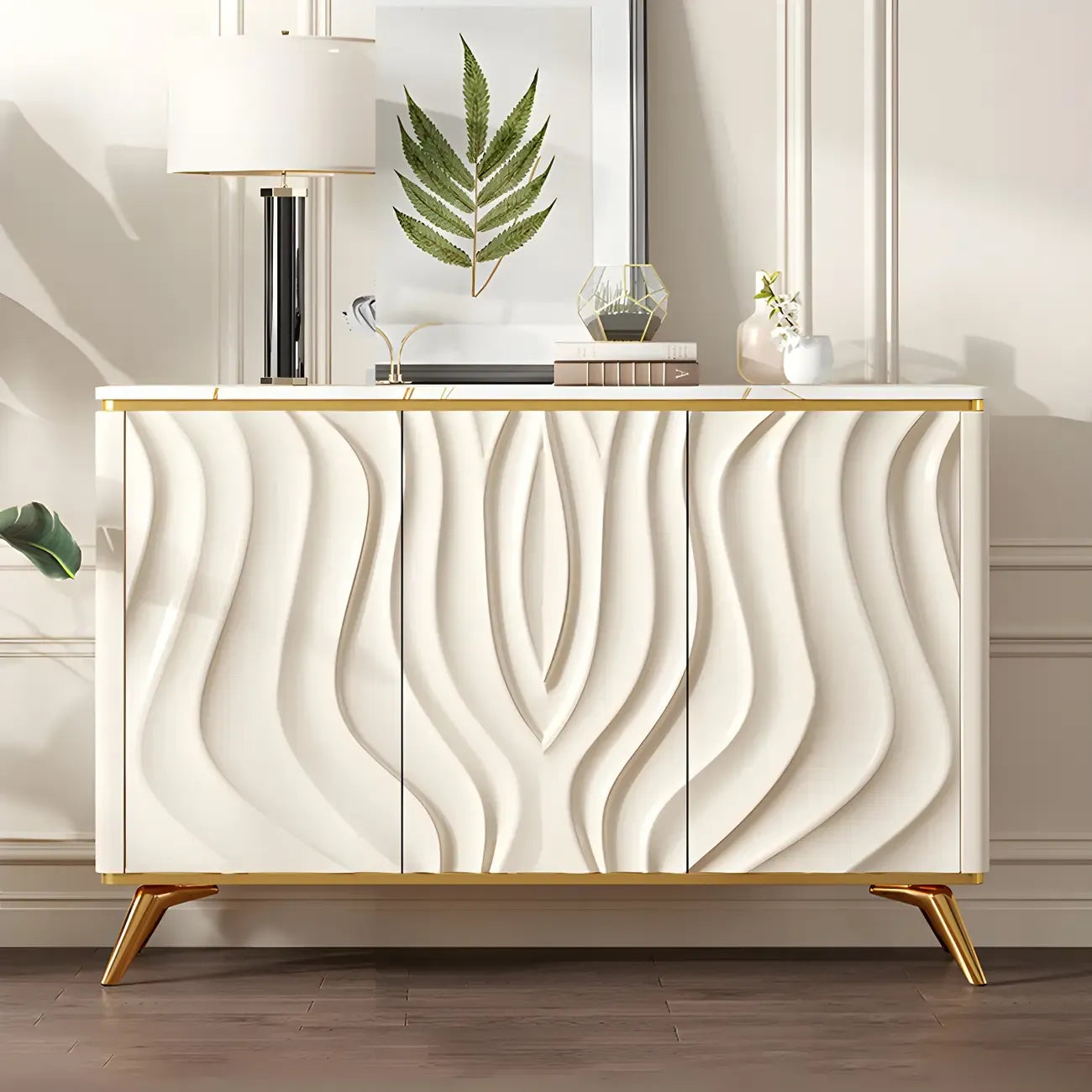 Buffet en bois blanc cassé glamour avec porte sculptée