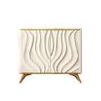 Buffet en bois blanc cassé glamour avec porte sculptée